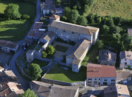 Vue aérienne du château de Bouisse.jpg